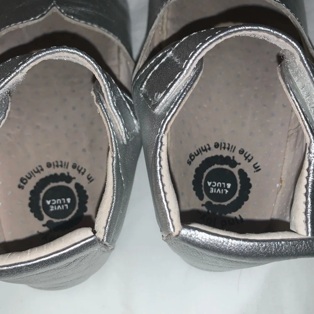 LIVIE & LUCA SILVER LEATHER  Mary Jane ballet shoes baby girl size 18-24 months